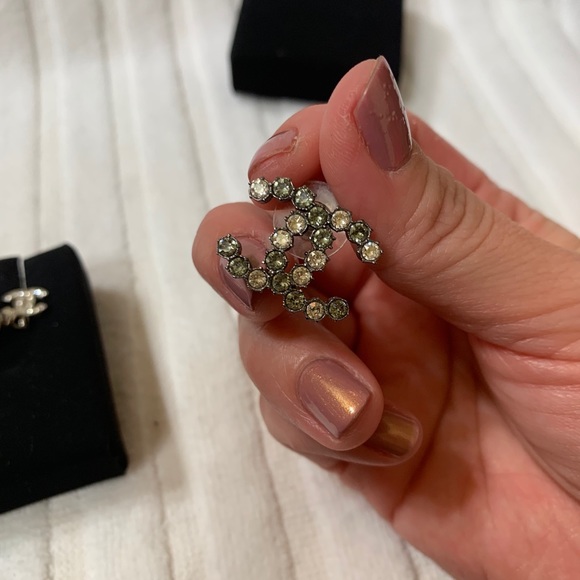 ✨SOLD✨Chanel extra large earrings cc - Picture 2 of 7